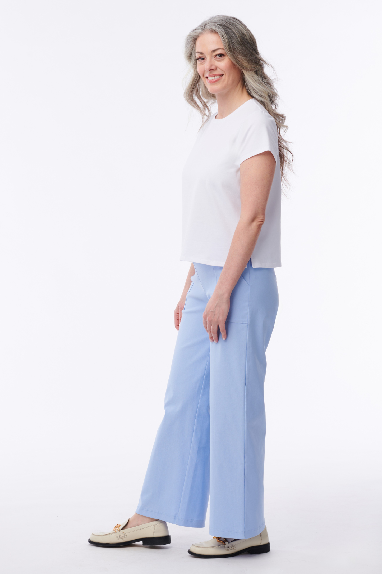 Helene Clarkson Design Andorra Crop Pant with pockets, casual pants in lightweight fabric, showing front view and pocket details.