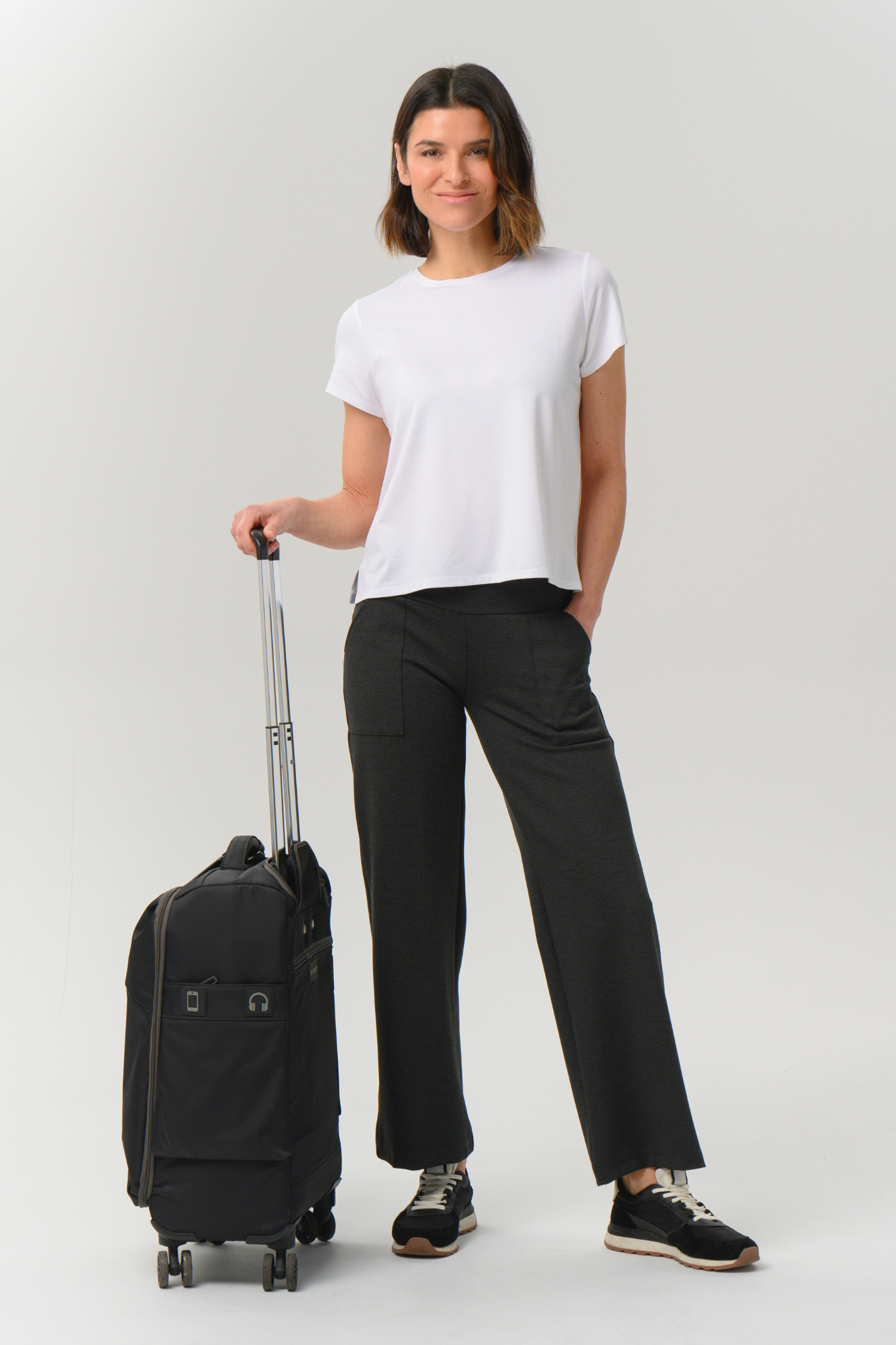 Helene Clarkson Design Andorra Ponte Crop Pant with Pockets, stylish women's pants in a fitted, cropped style with side pockets.