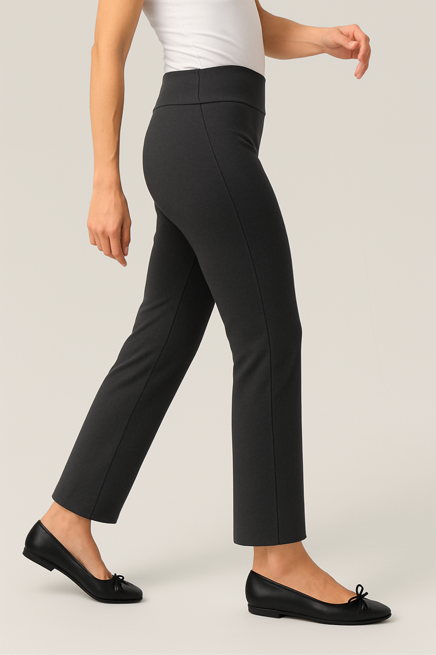Helene Clarkson Design Aro Kick Pants in dark grey, stylish and comfortable casual pants with a relaxed fit.